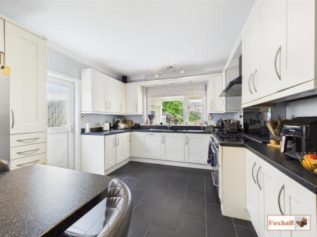 Kitchen / Breakfast Room