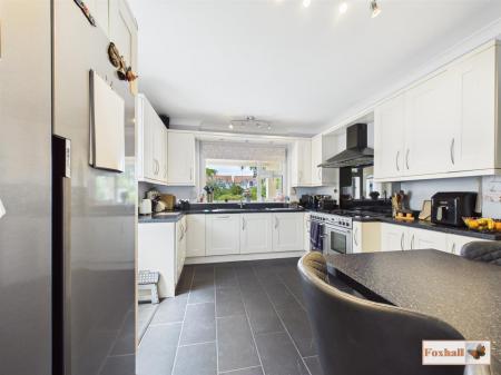 Kitchen / Breakfast Room