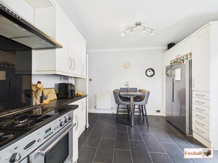 Kitchen / Breakfast Room