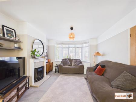 Lounge / Dining Area