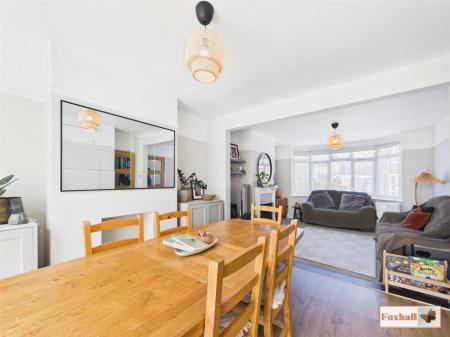 Lounge / Dining Area
