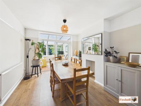 Lounge / Dining Area