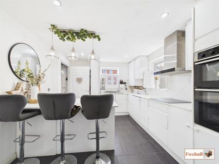 Kitchen / Breakfast Area