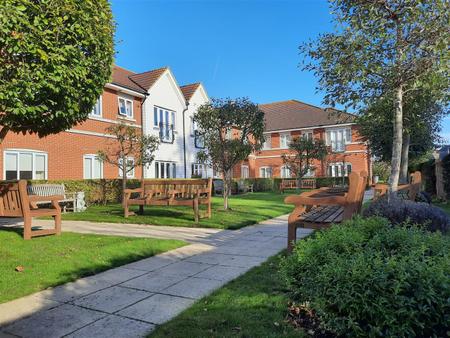 Communal Areas & Gardens