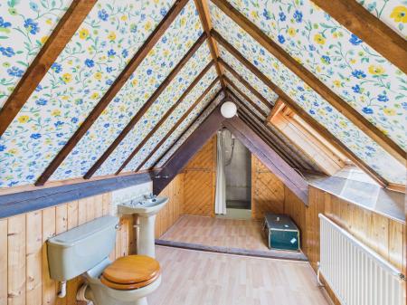 En-suite to bedroom six