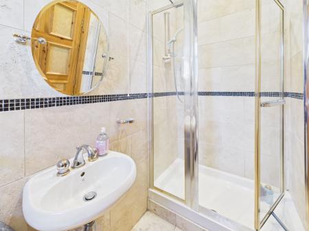 En-suite to bedroom four