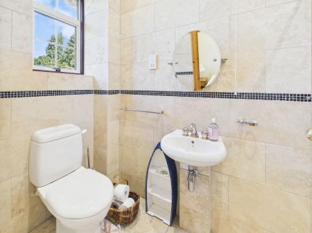 En-suite to bedroom four