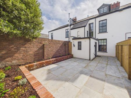 Rear court yard garden