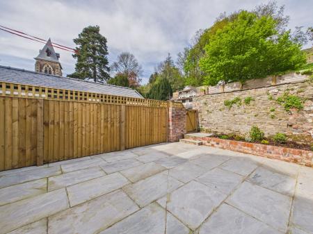 Rear court yard garden