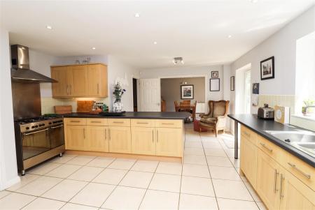 Kitchen/Breakfast Room