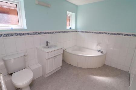 Jack 'n' Jill Bathroom