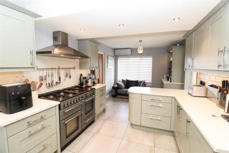 Kitchen/Breakfast Room