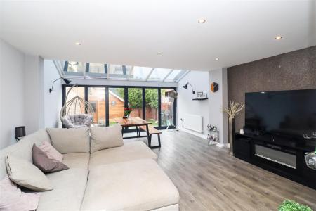 Living Room/Orangery