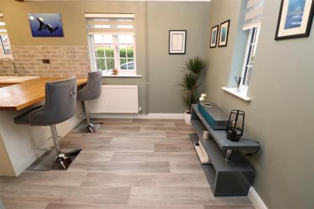 Kitchen/Breakfast Room