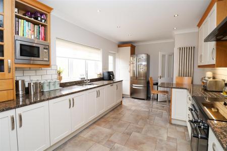 Kitchen/Breakfast Room