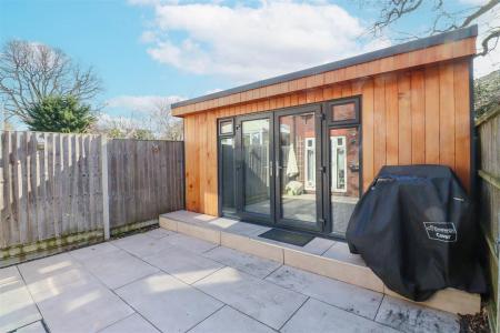Rear Garden & Garden Room