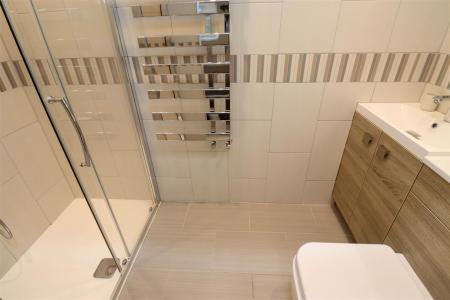 En Suite (Ground Floor)