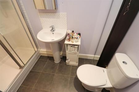 En Suite (First Floor)