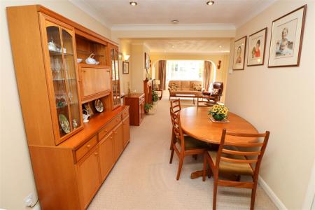 Lounge/Dining Room