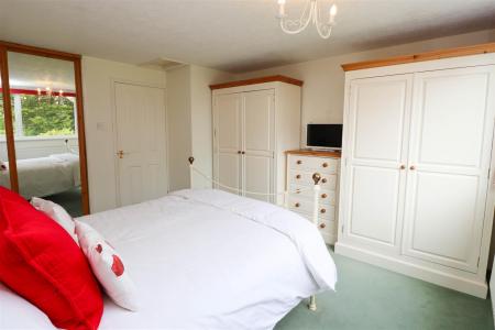 Bedroom 1 (1st Floor)