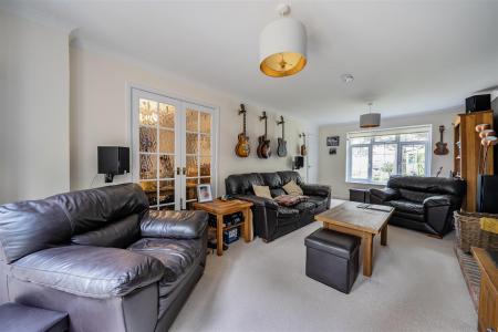 Living Room1.jpg