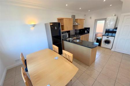 Kitchen/Dining Room2