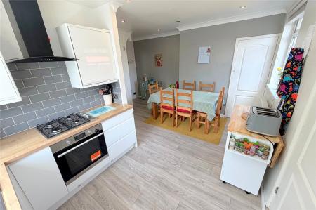 Kitchen/Dining