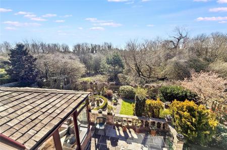 Rear Garden & View