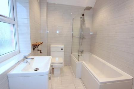 Bed One En Suite