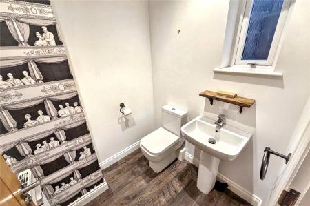 Cloakroom/Wc
