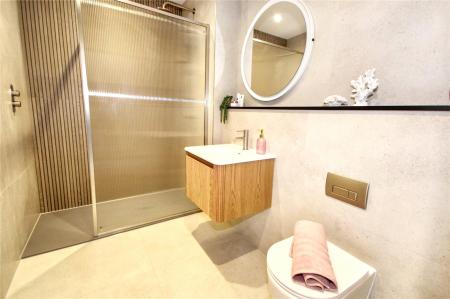 FF Shower Room