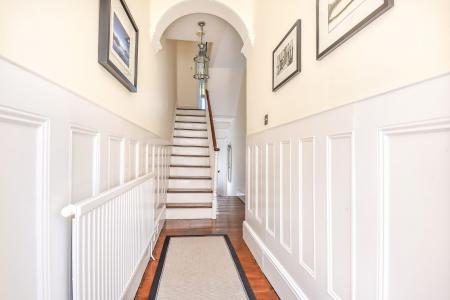 315084 (5) Hallway.jpg