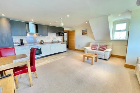 Open Plan Living Room/Dining Room/Kitchen