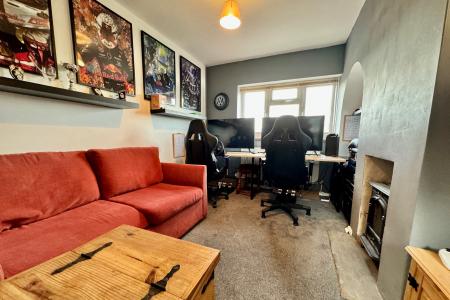 Dining Room/Bedroon 4