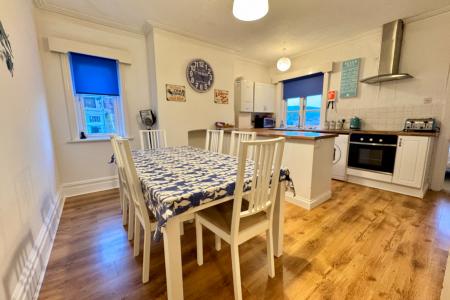 Kitchen/ Dining Room