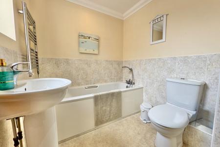 En-Suite Bathroom
