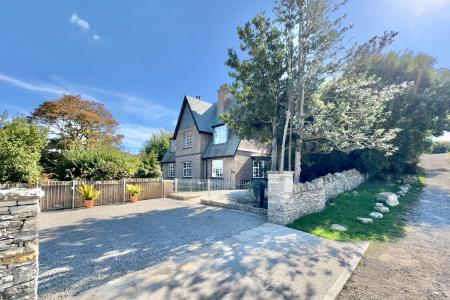 Falcon House - Parking