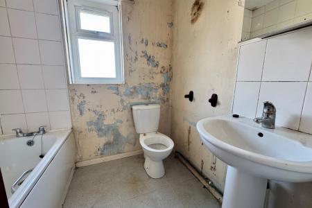 Bathroom (Ground Floor)