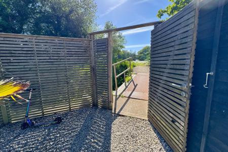 Access to Days Park