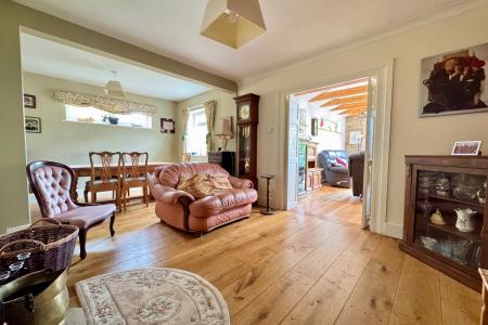 Sitting Room/Dining Area