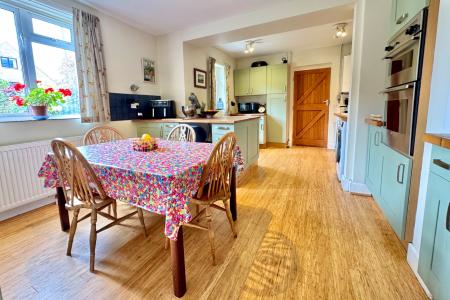Kitchen/Breakfast Room