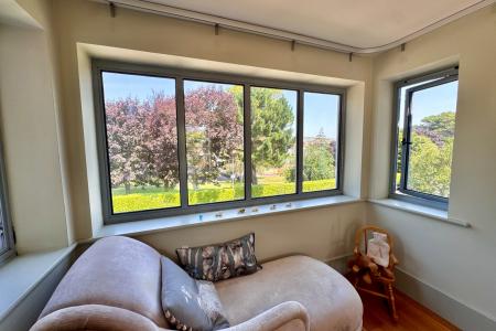 Principal Bedroom - Bay Window