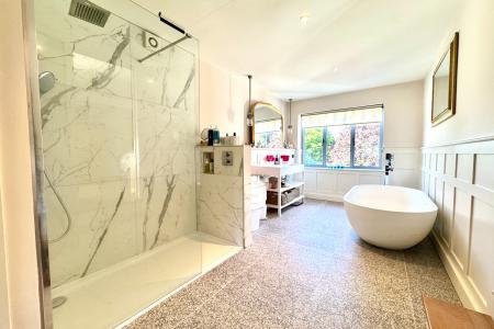 En-Suite Bathroom