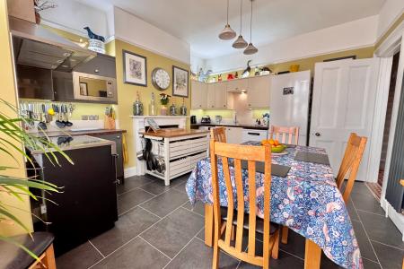 Kitchen/Dining Area