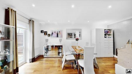 Sebergham_Grove_Mill_Hill_NW7_2AU_12122021_192124.