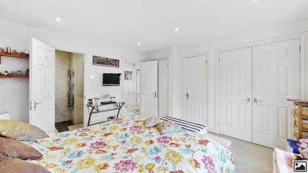 Sebergham_Grove_Mill_Hill_NW7_2AU_12122021_192651.