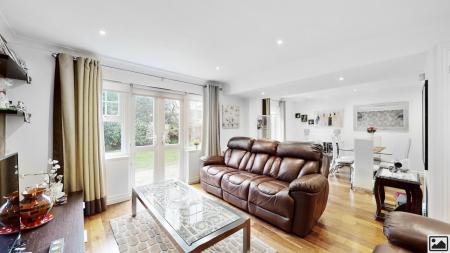 Sebergham_Grove_Mill_Hill_NW7_2AU_12122021_192027.