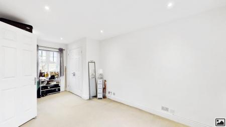 Sebergham_Grove_Mill_Hill_NW7_2AU_12122021_192340.