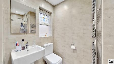 Sebergham_Grove_Mill_Hill_NW7_2AU_12122021_192712.