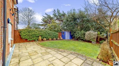 Sebergham_Grove_Mill_Hill_NW7_2AU_12122021_192734.